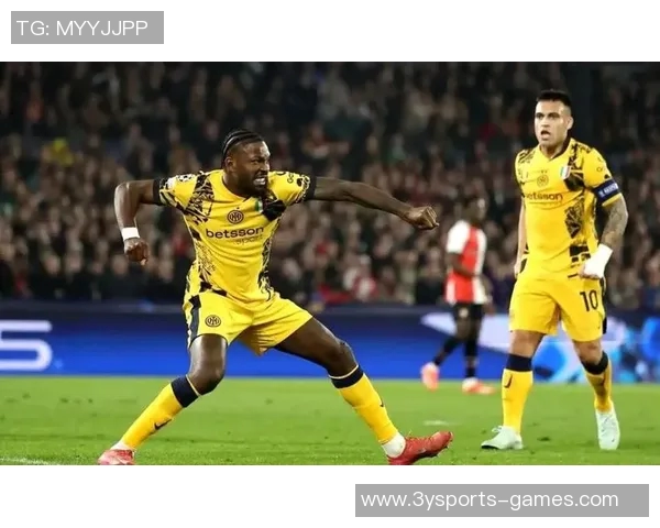 范佩西透露裁判中场道歉称上半场进球不该被判无效 范佩西透露裁判中场道歉称上半场进球不该被判无效